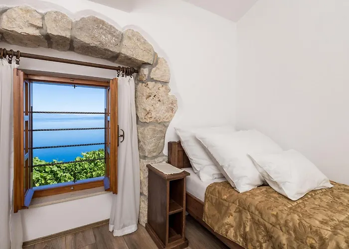 Vikendica 3 Bedroom Cozy In Moscenicka Draga