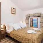 Luxurious In Moscenicka Draga Vakantiehuis