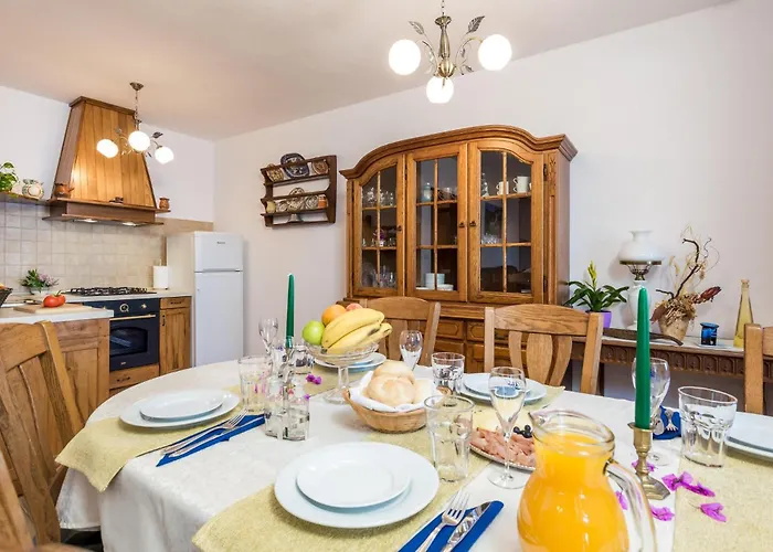 3 Bedroom Cozy In Moscenicka Draga