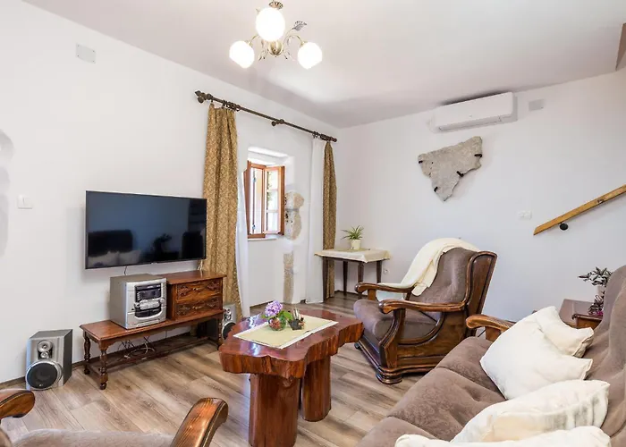 Vakantiehuis 3 Bedroom Cozy In Moscenicka Draga *