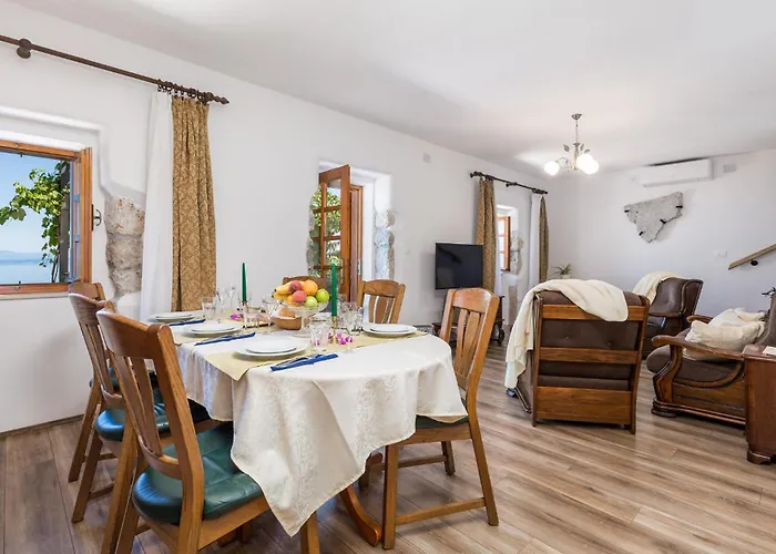 3 Bedroom Cozy In Moscenicka Draga *