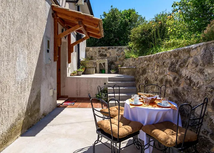 3 Bedroom Cozy In Moscenicka Draga