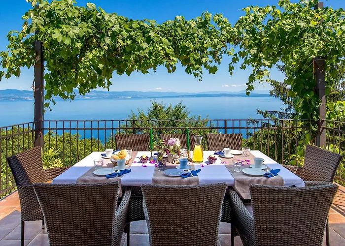 Vakantiehuis 3 Bedroom Cozy In Moscenicka Draga