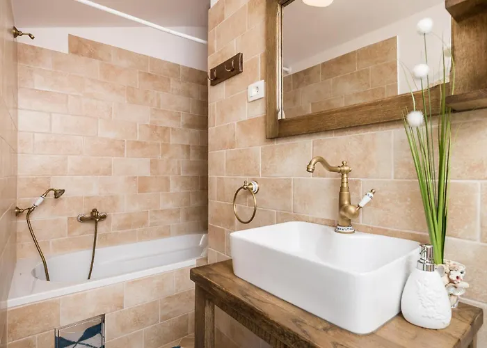 3 Bedroom Cozy In Moscenicka Draga