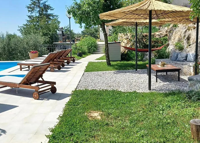 3 Bedroom Cozy In Moscenicka Draga